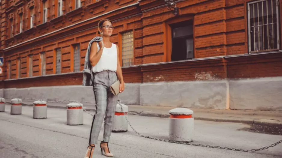 Jaro ovládnou odlehčené kalhoty. Vykouzlí delší nohy a krásnou siluetu