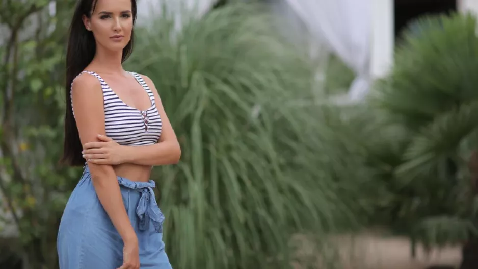 Pirátské halenky jako hlavní trend Francouzek na letošní jaro. Vyberte si v galerii