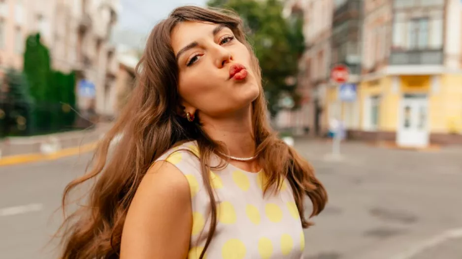 Suché rty jsou nepříjemné a nehezké. 5 způsobů, jak jim předejít, a ta nejlepší kosmetika