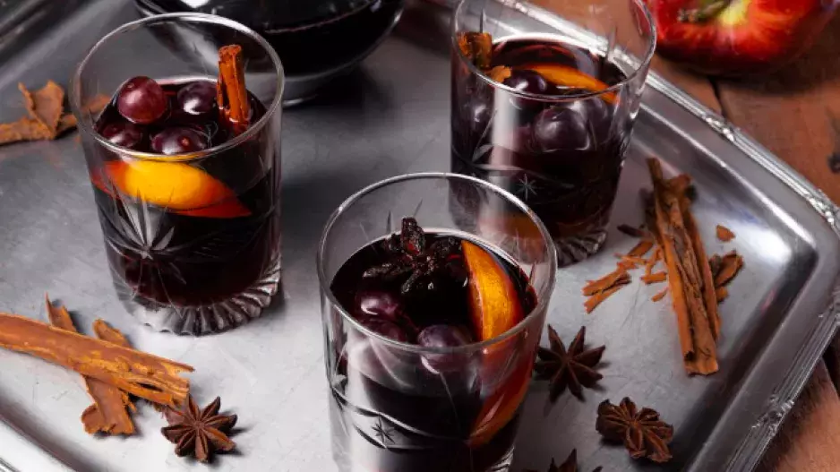 Svařené víno: Tajemství jedinečné chuti, ale i zdraví. Ozvláštněte ho správnými přísadami