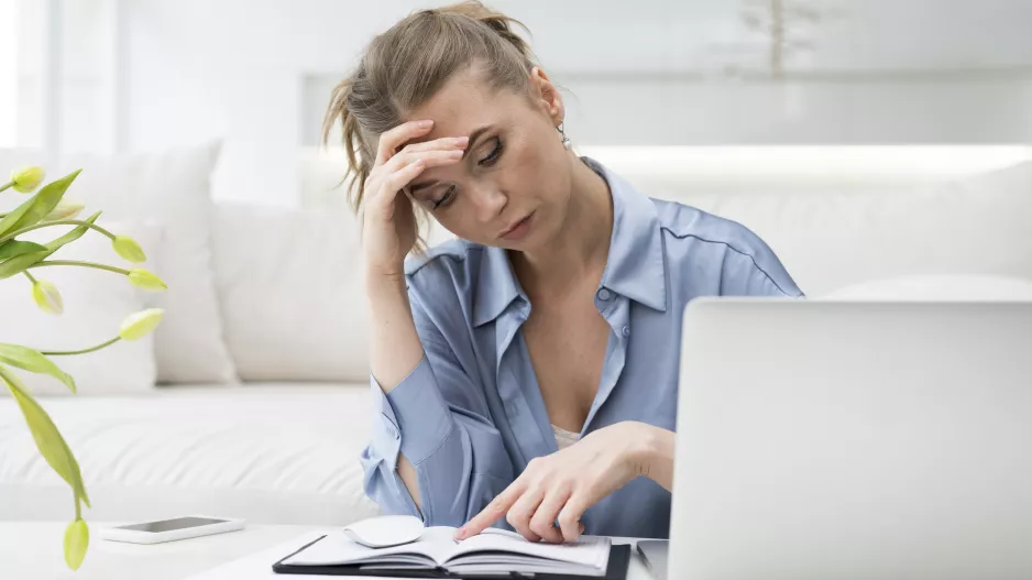 “Máma stárne, nezvládá život v domě, ale odmítá jakoukoliv pomoc,” neví si rady Radka