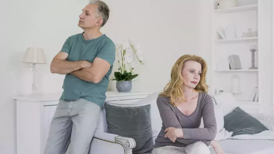 “Můj manžel roky sponzoruje svou sestru a naše rodina sotva vyjde,” je naštvaná Romana