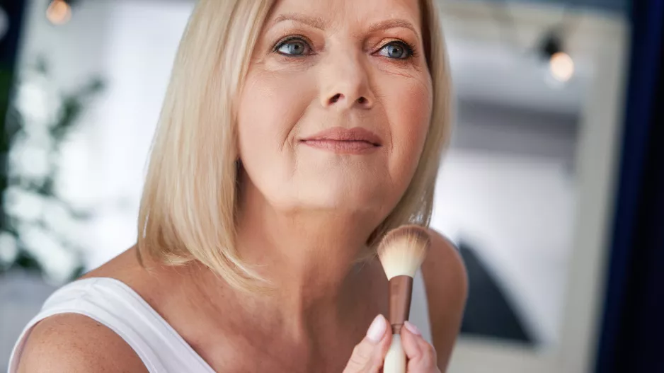 Při líčení dělá většina zralých žen tyto 3 nejčastější chyby. Jde to ale i jinak