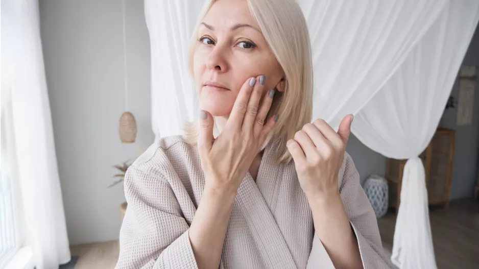 Menopauza a pleť: Co dělat, když je kůže najednou suchá jako papír