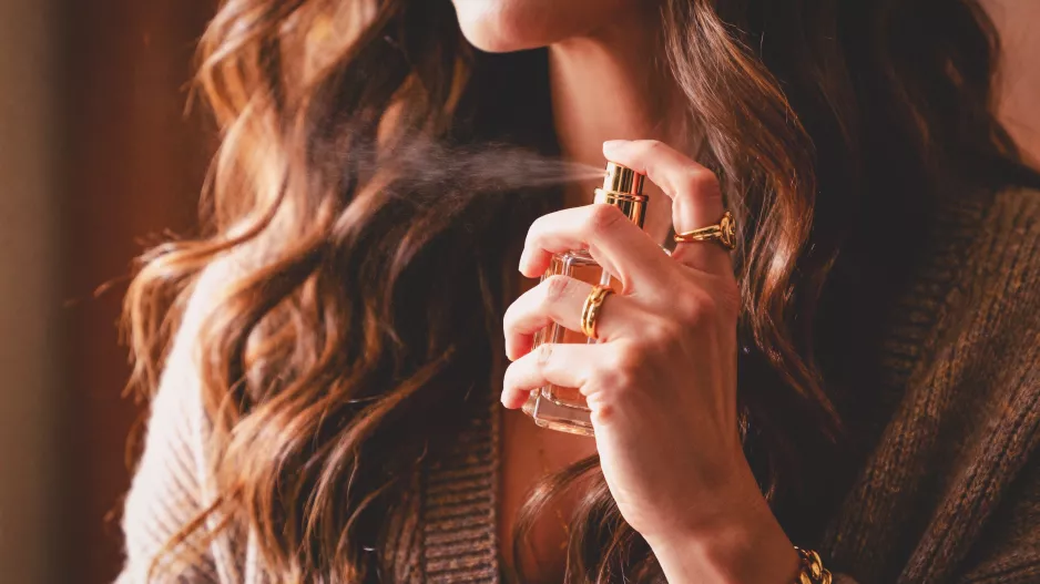 Baví vás vůně? Vyzkoušejte parfémy na vlasy: Hit letošní sezony si rychle zamilujete