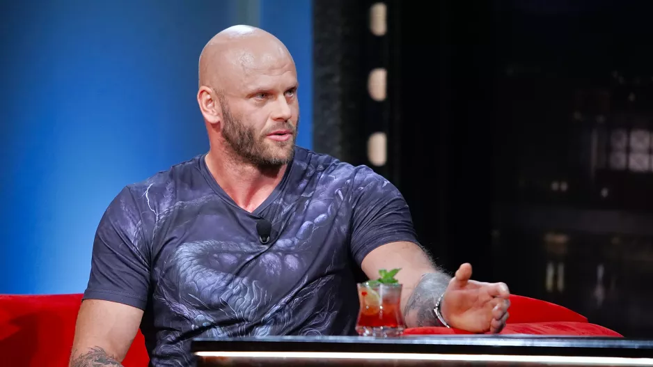 Nabušený frajer Vladislav Tuláček: Sympatický silák má vtipný zářez. Stal se mistrem světa v hodu plyšovým aligátorem