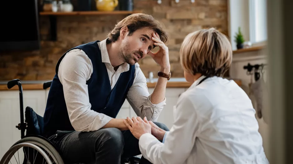 “Manžel skončil po nehodě na vozíku a já jsem jeho služka,” je bezradná Nela
