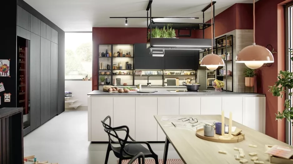 Světlo do kuchyně: Jak správně kombinovat stropní, pracovní a náladové osvětlení?