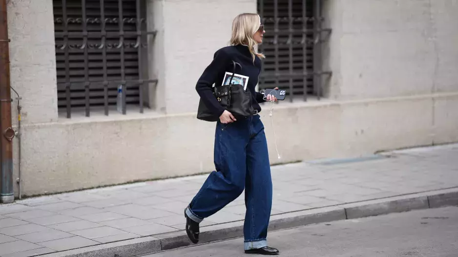 Jarní trendy ovládají džíny 90. let: Nosí se široké i rovné nohavice s tímto detailem