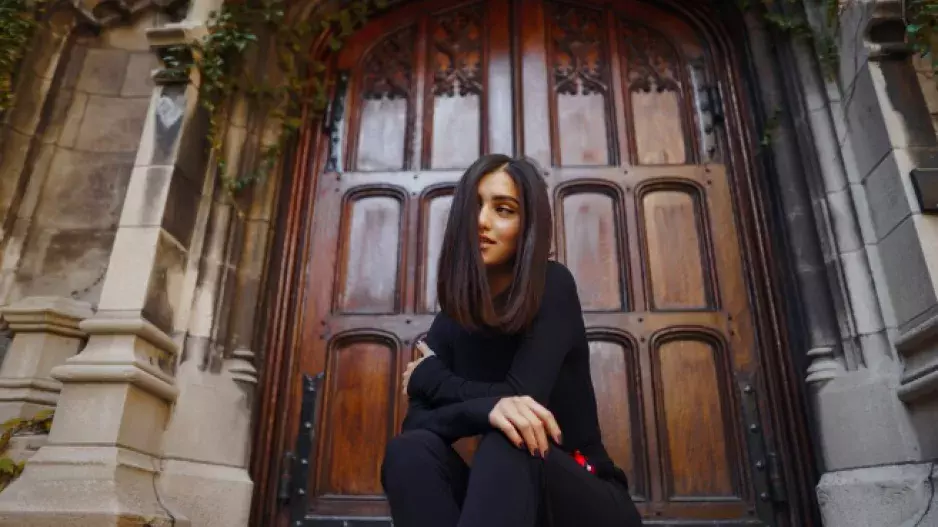 Maxišaty jsou hitem roku 2026. Nosit se budou hlavně v těchto barvách