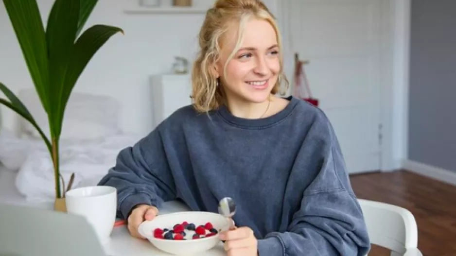 Zabiják střevního zdraví ničí mikroflóru rychleji než antibiotika. Navíc je chutný a málokdo mu odolá