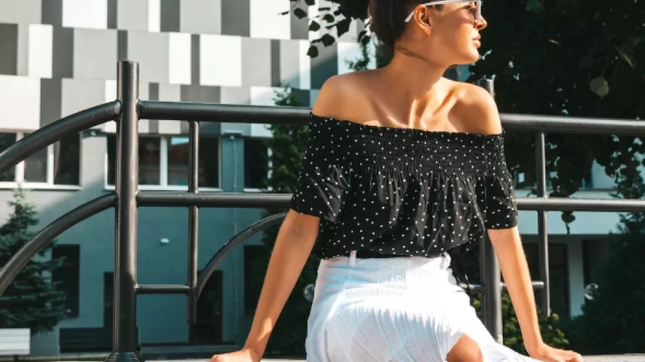 Jaro si žádá více ženskosti. Nosit se budou topy s tímto svůdným detailem