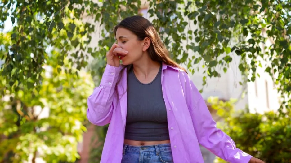 Nejlepší způsob, jak odstranit zápach potu z oblečení a látek. Pomohou dvě suroviny, které máte doma