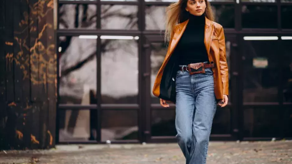 Byly trendy loni, a nosit je nepřestaneme ani na jaře. Kromě modrých zkuste letos béžové