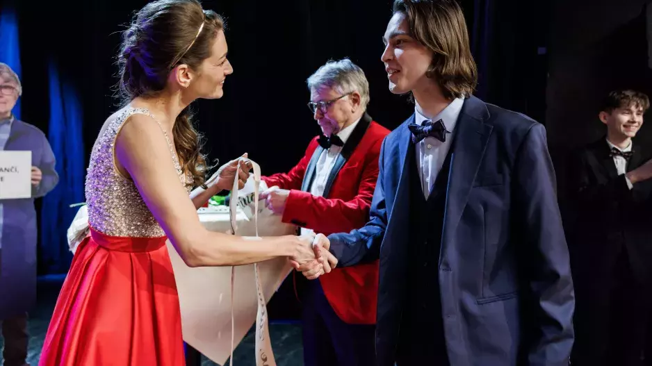 Ulice: Radost, slzy i strach o Žofku. Událost z maturitního plesu bude muset vyšetřovat policie