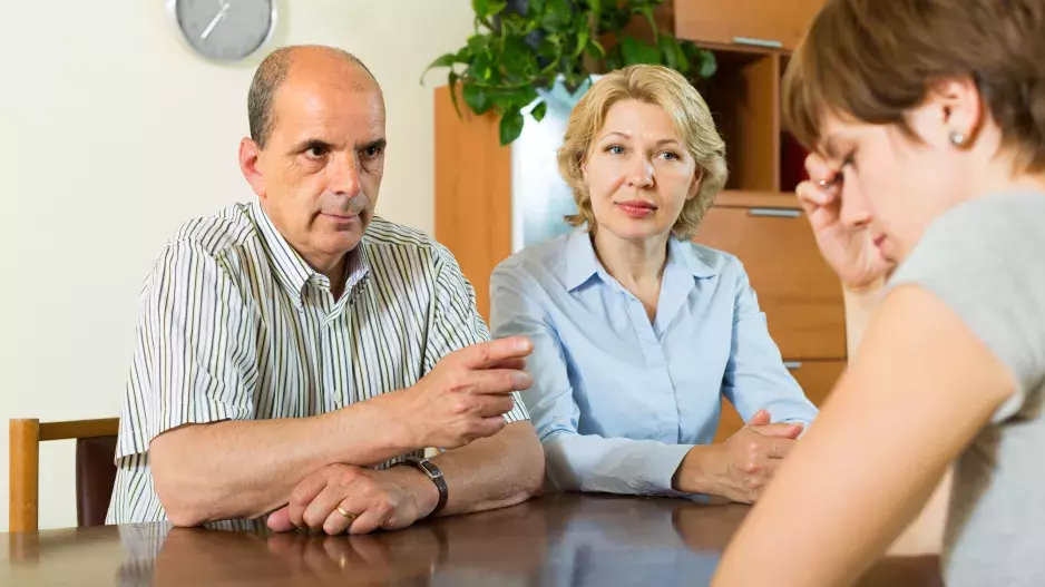 “Můj otec vše kritizuje a ubližuje mě a mámě, netuším, jak to zastavit,” je nešťastná Eliška. Radí psychoterapeutka Iva Šulcová