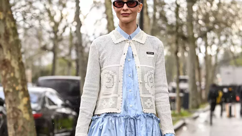 Sako je definitivně pasé. Letos se do kanceláře nosí o poznání pohodlnější kousky