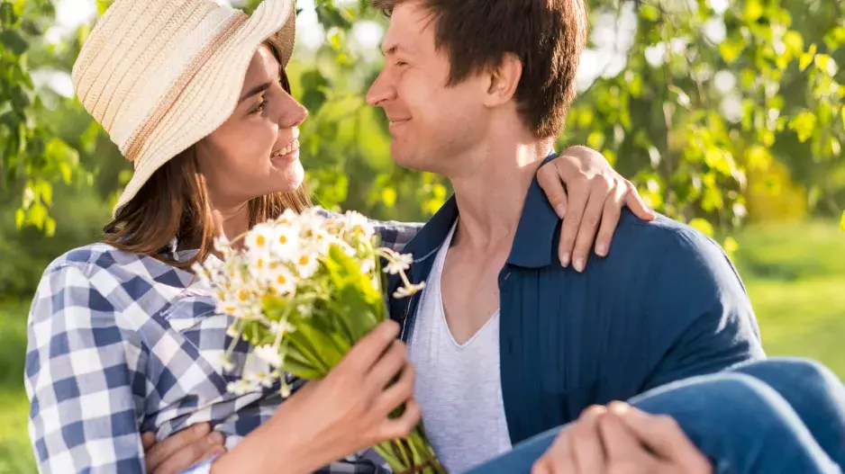 Partnerský horoskop na duben 2026: Kdo zažije jiskření a kdo bude muset zabojovat o vztah?