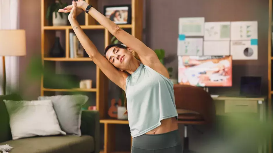 Domácí cvičící koutek po čtyřicítce: Jak začít cvičit i v malém bytě