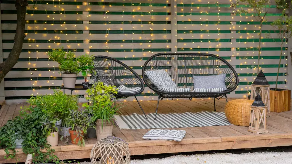 Je nejvyšší čas připravit zahradu, balkon i terasu na jaro. Tyto kroky rozhodnou, jak budou vypadat celé léto