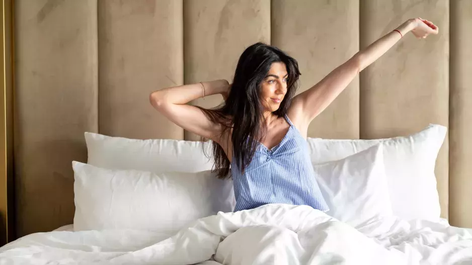 Cítíte se ráno často bez energie? Tyto tři jednoduché návyky zařaďte hned po probuzení