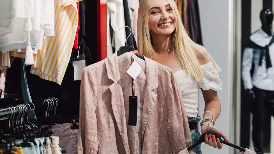 Jediná bunda, kterou potřebujete na jaro 2026. Vytvoří siluetu, co padne každému