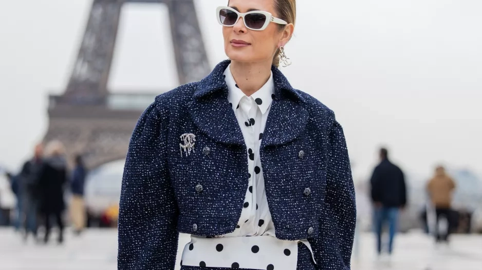 Jarní inspirace z pařížských ulic: Trendy jsou syté tóny barev i hravé Polka Dots