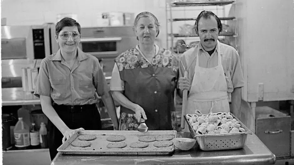 Majonézové nebe a třesoucí se aspik: Odhalte, proč se Češi odmítají vzdát legendárních lahůdek z dob socialismu