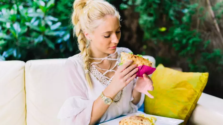 Nejkarcinogennější jídlo, které mnoho lidí jí každý den, aniž si uvědomuje, jak jim škodí