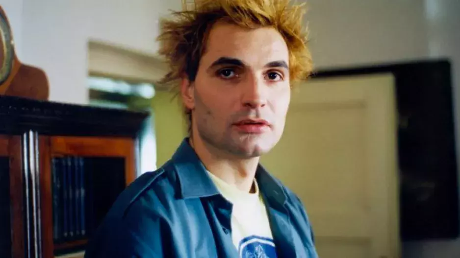 Film Samotáři slaví 26 let: Věčně zhulený Macháček, geniální Trojan a krásná barmanka Vesna baví diváky dodnes 