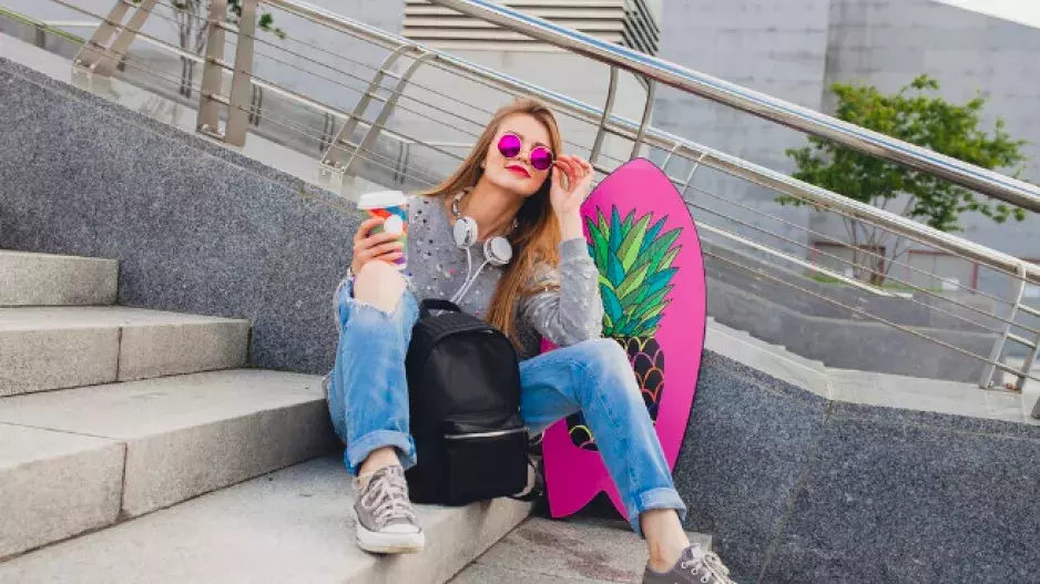 Sbohem bílým teniskám. Vyměňte je za barevné botky, které jsou na jaře nejvíce trendy