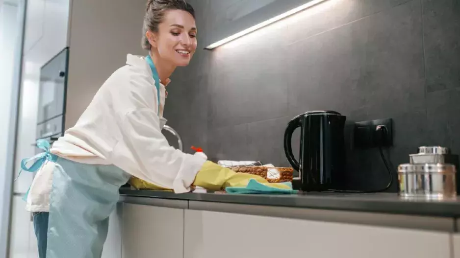 Na kterých místech v kuchyni se hromadí nejvíc bakterií? Dřez to překvapivě není