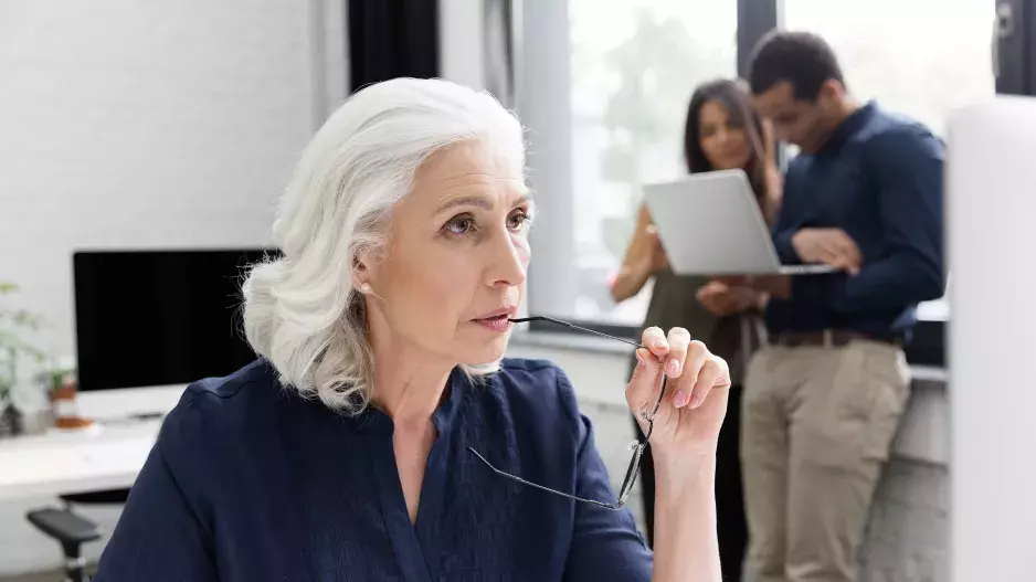 “Moje kolegyně mě v práci pomlouvá a škodí, kde může,” je v šoku Leona. Cítí jen bezmoc