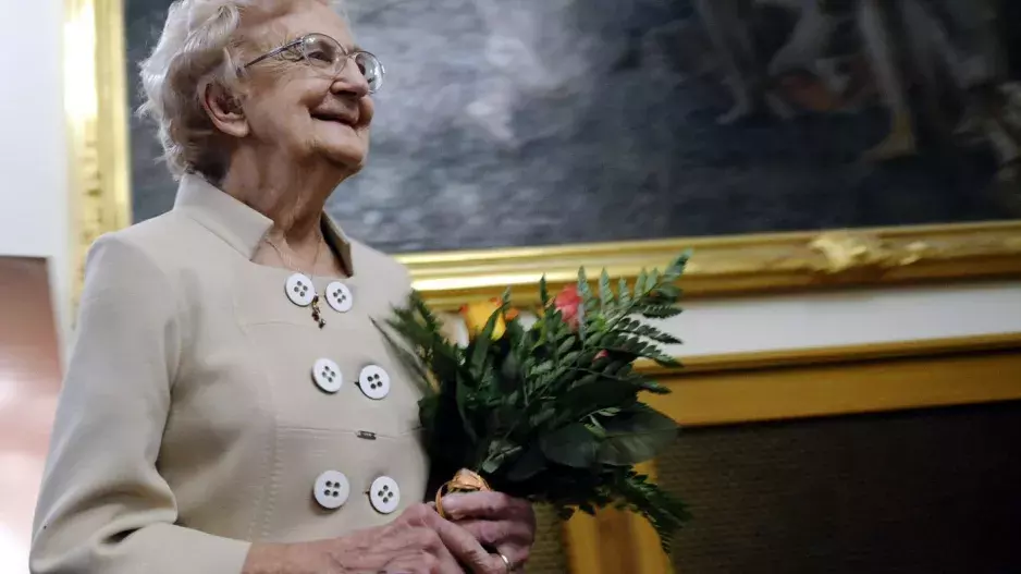 Pila kávu jako asfalt a psala o zakázaných potratech: Valja Stýblová stvořila legendární Skalpel, prosím!