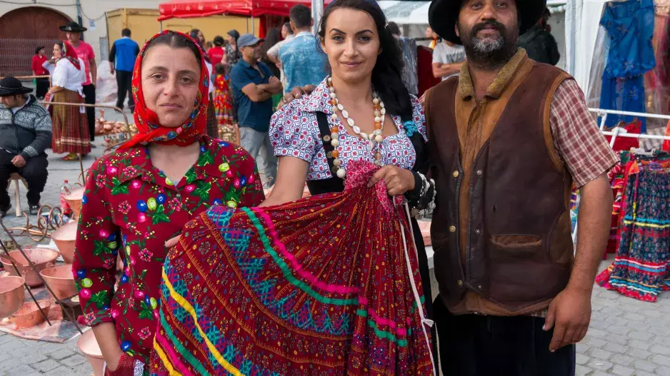 Lačho ďives, phralale! Nerozumíte romsky? Melodický jazyk je na ústupu. Poradit si s kvízem romštiny dokáže už jen málokdo