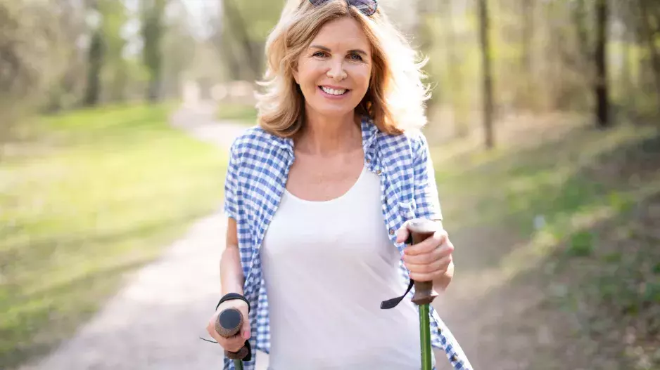 Zapomeňte na 10 000 kroků. 6 trendů v chůzi, které zlepší vaši kondici, spálí tuky a vyčistí hlavu