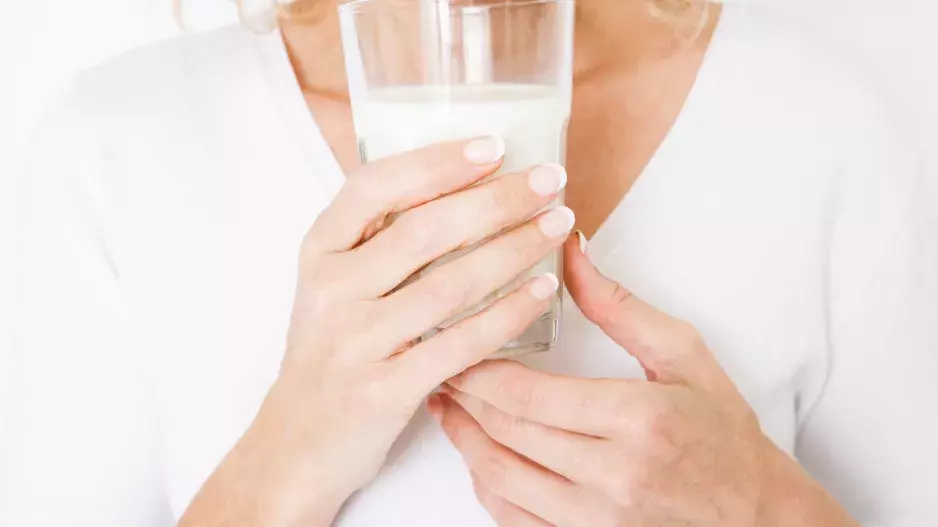 Využijte vápník z potravin a vaječných skořápek. Budete mít pevnější kosti a zdravé srdce 