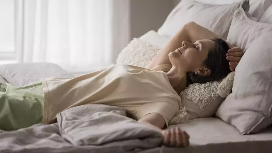 Konec převalování v posteli. Sofrologie vás naučí potlačit úzkosti a zachrání váš spánek