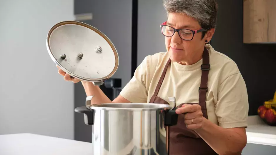 Papinův hrnec: Revoluce v kuchyni začala už v 17. století. Zda víte, jak staré jsou další populární spotřebiče, odhalí kvíz