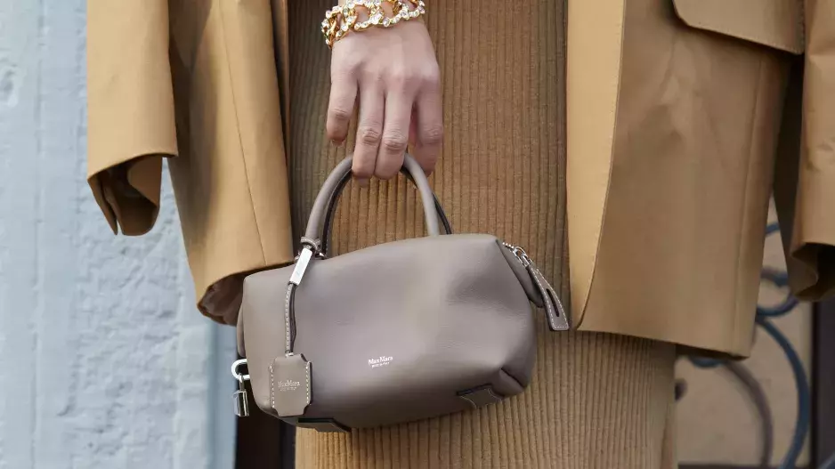 Nenápadný trend z Milána, který funguje: Tato barevná kombinace tvoří luxusní vzhled