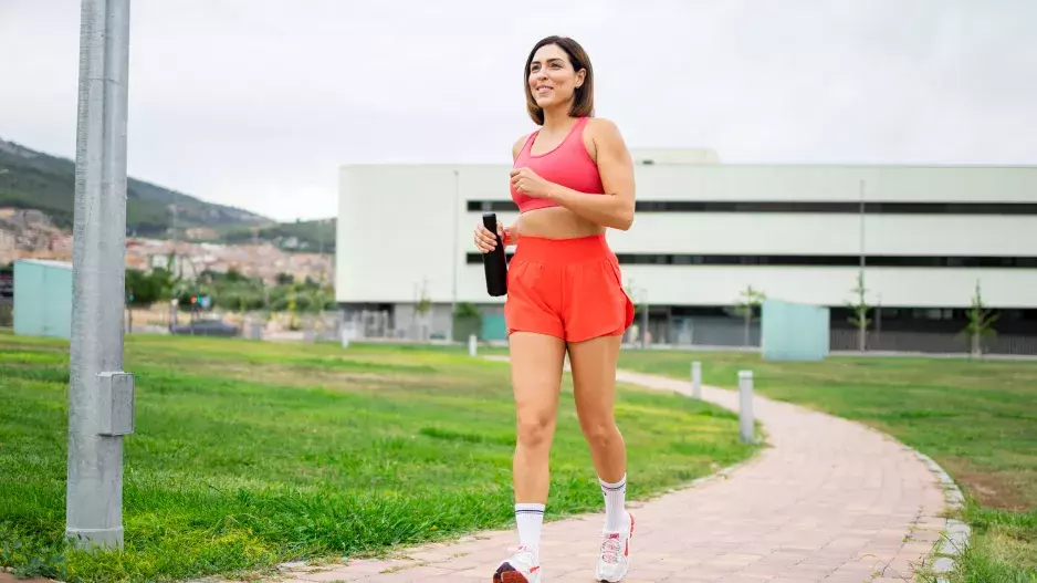Nemusíte hned uběhnout maraton. Jak začít běhat po padesátce, nezničit si tělo a u běhu konečně vydržet