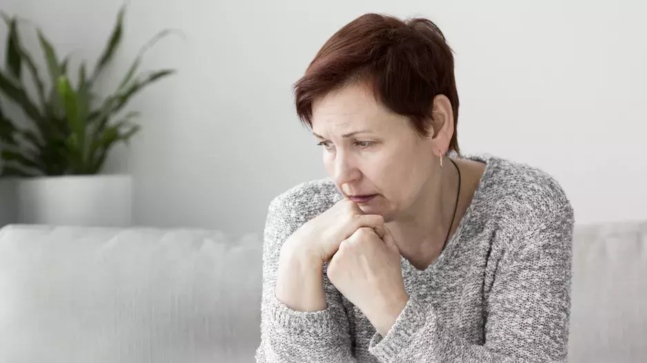 “Děti odešly z domu a já se cítím prázdná a zbytečná,” je smutná Hana. Jak z toho ven, radí psychoterapeutka Iva Šulcová