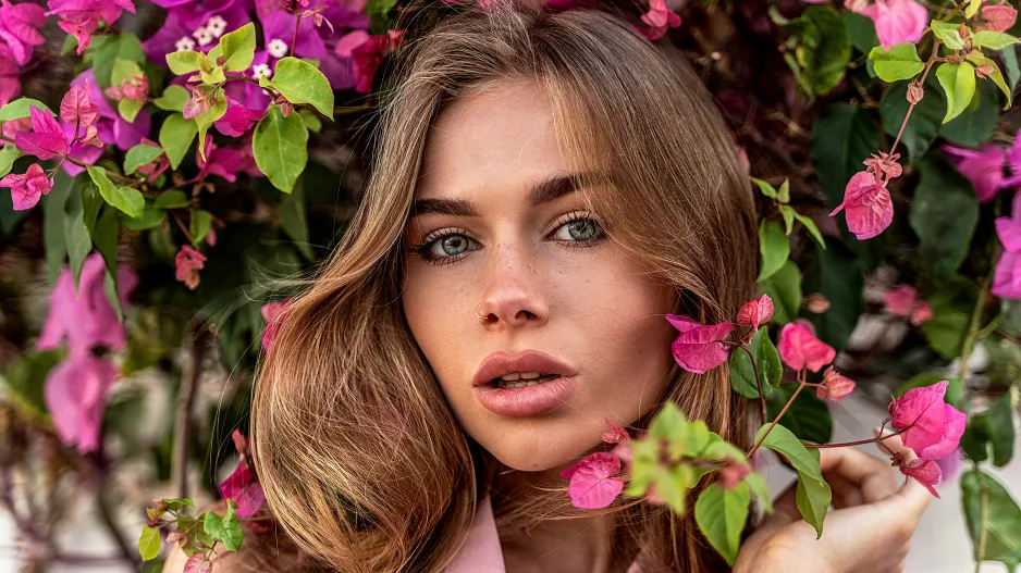 Klasické rtěnky jsou pasé. Ke slovu se dostávají Lip Stains, které vydrží po celý den