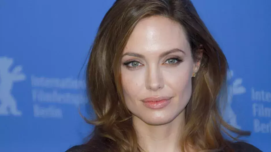 Celebrity, jejichž přírodní barvu byste neuhodli : Angelina Jolie je ve skutečnosti blondýnka, Jennifer Aniston brunetka