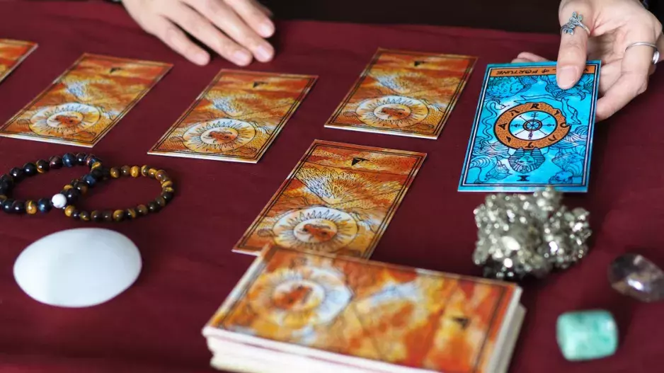 Tarotová předpověď na 13.-15. listopadu: Kdy nám dle kartářky hrozí úraz a ve který den se vyplatí pozorně číst smlouvu?