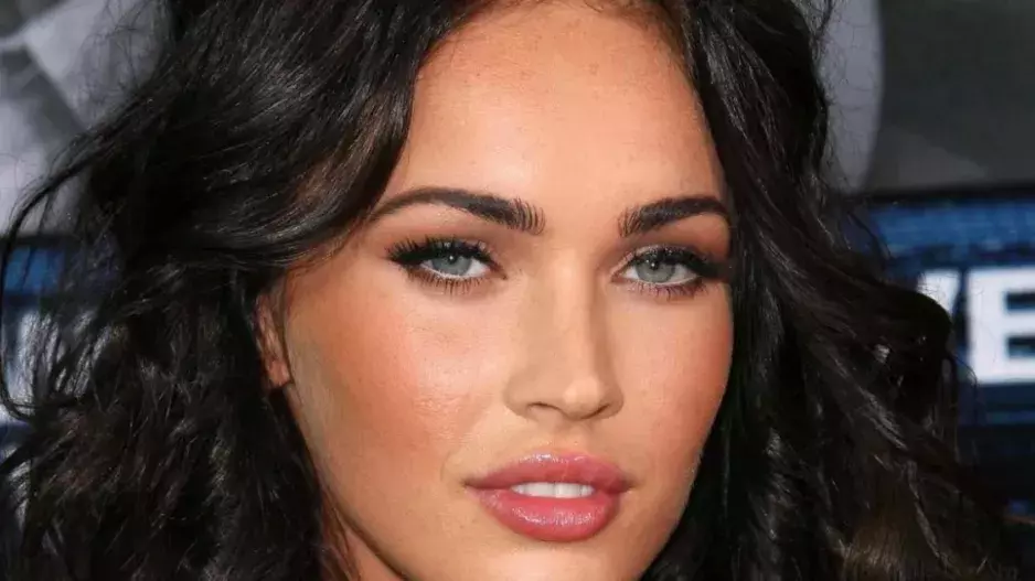 Megan Fox je zasnoubená: Podívejte se na její reakci ve videu. Dostala výjimečný prsten, jehož význam dojímá