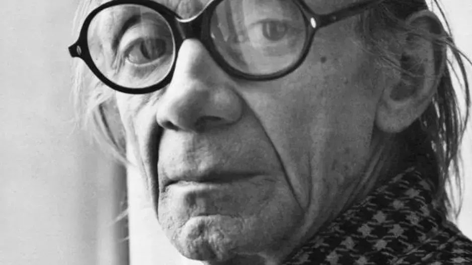 Josef Kemr by se letos dožil 100 let. Představitel dědy Komárka byl silně věřící, ale měl utajovaného syna, který vypadá jako jeho kopie