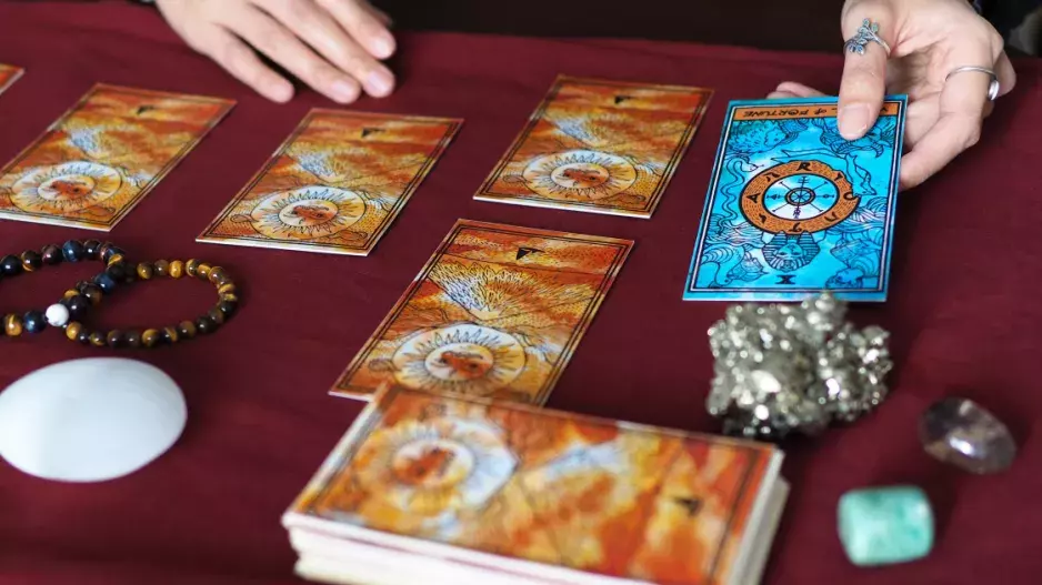 Tarotová předpověď na 25.–27. března: Kartářka radí, jak nepodlehnout iluzím a předpovídá, kdy se objeví překážky