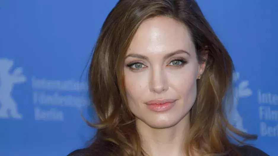 Jak by celebrity vypadaly s jinou barvou očí: Podívejte se na modrookou Monicu Bellucci a hnědookou Angelinu Jolie