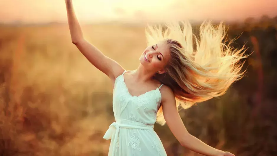 Nejlepší účesy, díky kterým vyzrajete na letní vedra. Sluší všem tvarům obličeje